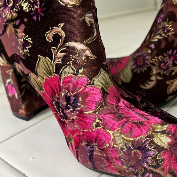 Pazzle Chunky Heel Brown Flowered Diva Boots - Picture 2 of 5